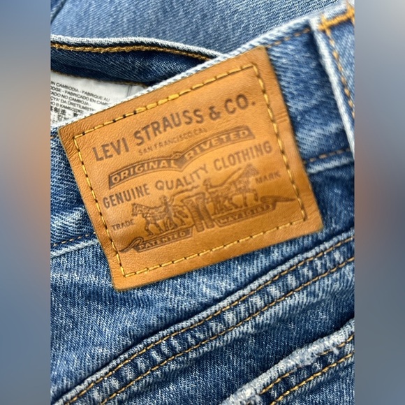 Levi’s Premium Denim Wedgie Button Fly High Rise Distressed Raw Hem Jeans - Picture 9 of 13